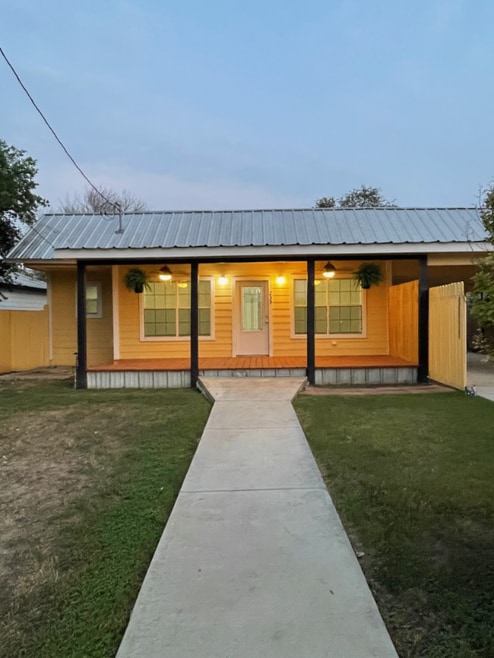 Building Photo - 235 E Calera St