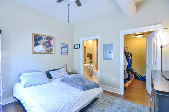 Building Photo - 650 S Mill St