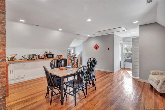 Building Photo - 122-124 Mansfield St