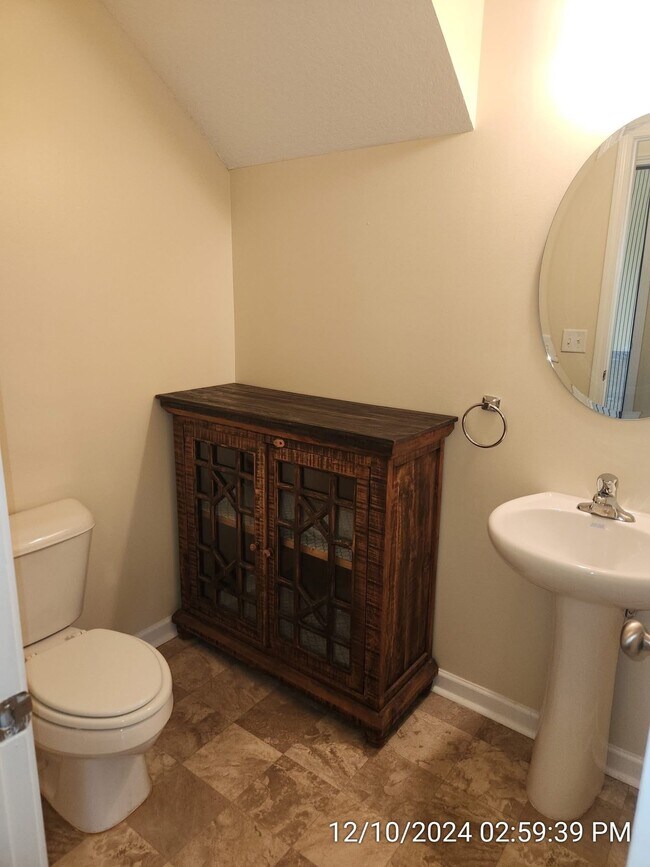 Building Photo - 73 Labrador Ln