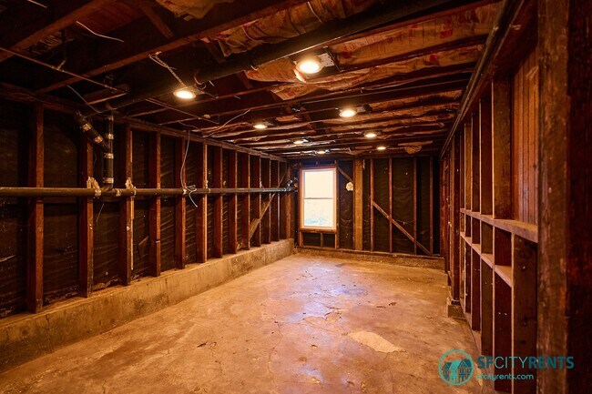 Building Photo - 484 Utah St