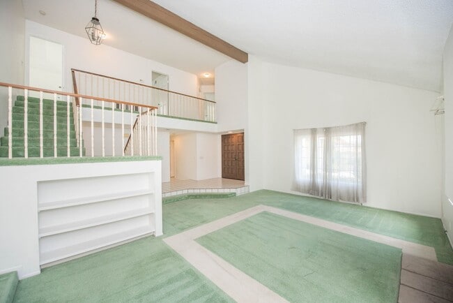 Building Photo - Rose Hills