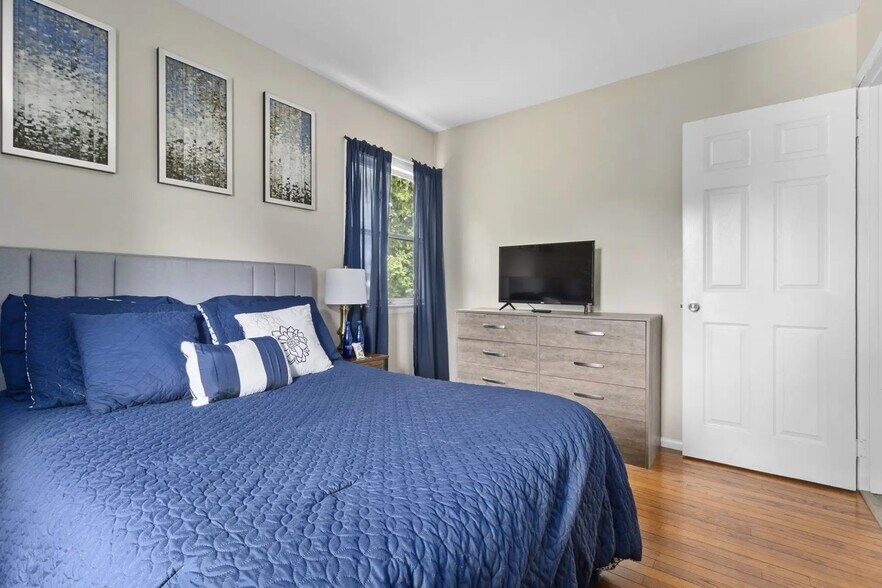 Building Photo - 4 Hathorn St