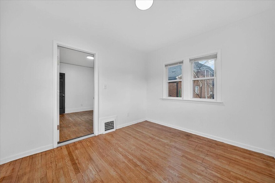 Building Photo - 16890 Stoepel St