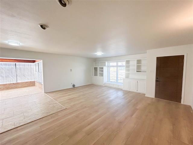 Building Photo - 3016 Oakridge Dr