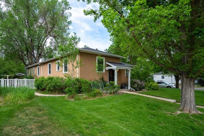 Building Photo - Spacious 1 bedroom basement home in the he...