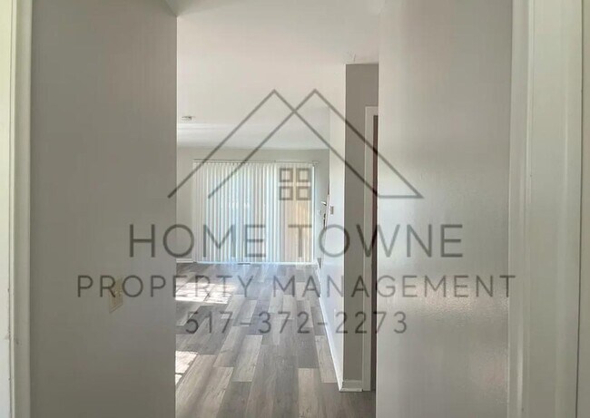 Building Photo - 1632 Greencrest Ave