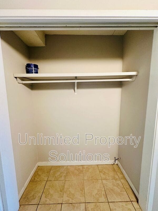 Building Photo - 454 Racine Dr