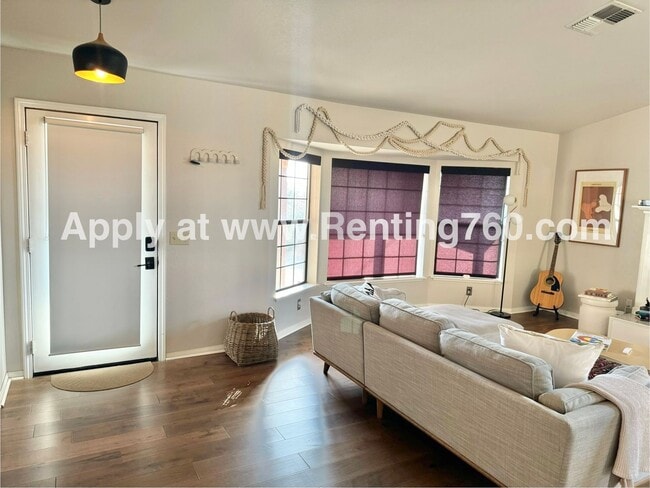 Building Photo - Charming 3 Bedroom 2 Bathroom Home In The Highly Desired Juniper Terrace Neighborhood!!