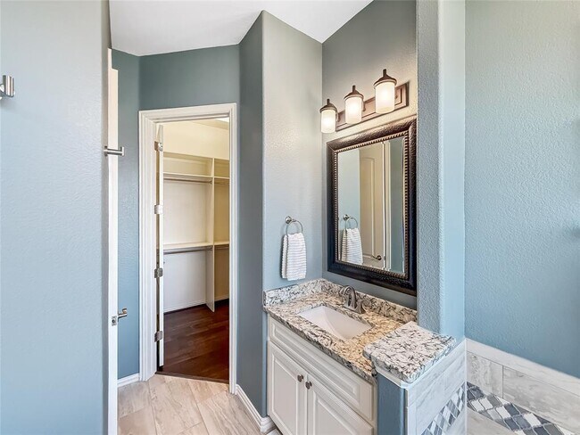 Building Photo - 116 Beneteau Dr