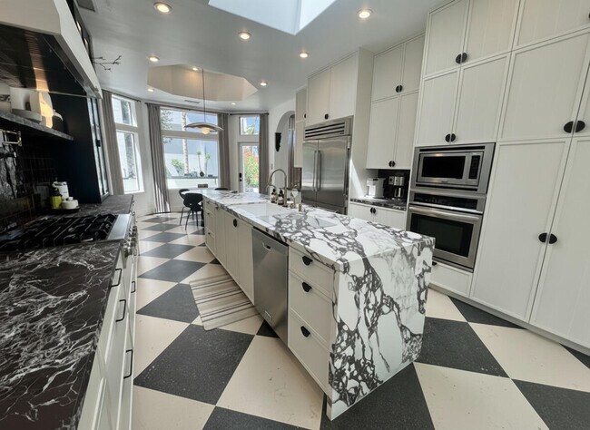 Building Photo - 70710 Frank Sinatra Dr