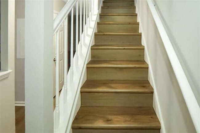 Building Photo - 5847 Trent Walk Dr