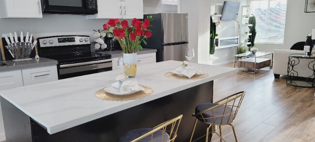 Building Photo - 532 Cesar E Chavez Pky