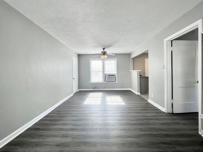 Building Photo - Now Leasing- 1 bed/ 1bath Midtown