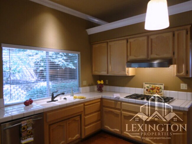 Building Photo - Spacious, single-story, 3bd-2ba Home located in Folsom's desirable Natoma Station community!