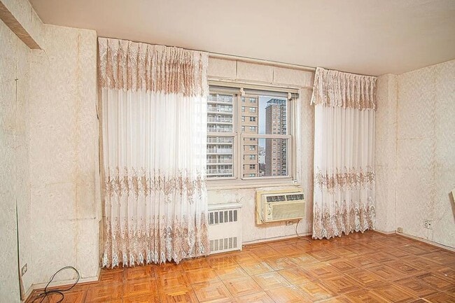 Building Photo - 464 Neptune Ave