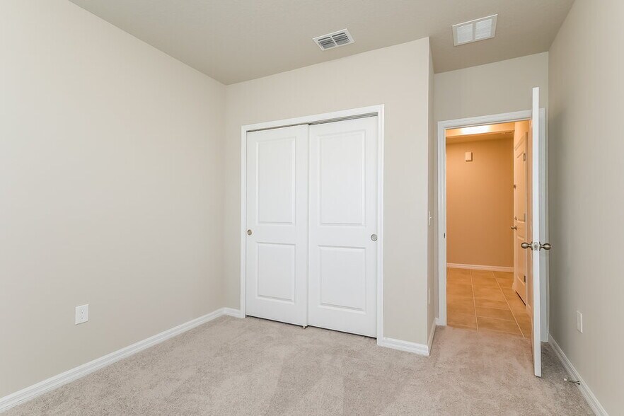 Building Photo - 1130 Oak Vly Dr