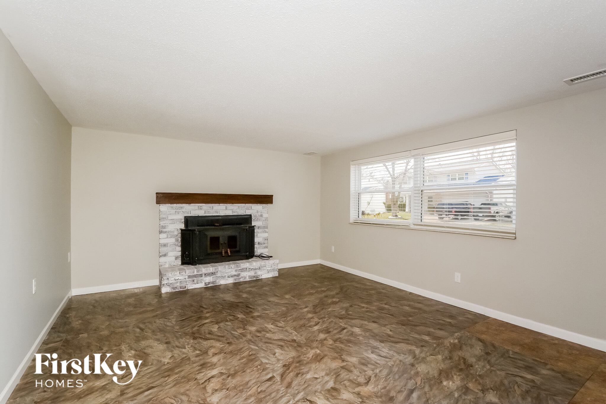 Building Photo - 578 Green Forest Dr