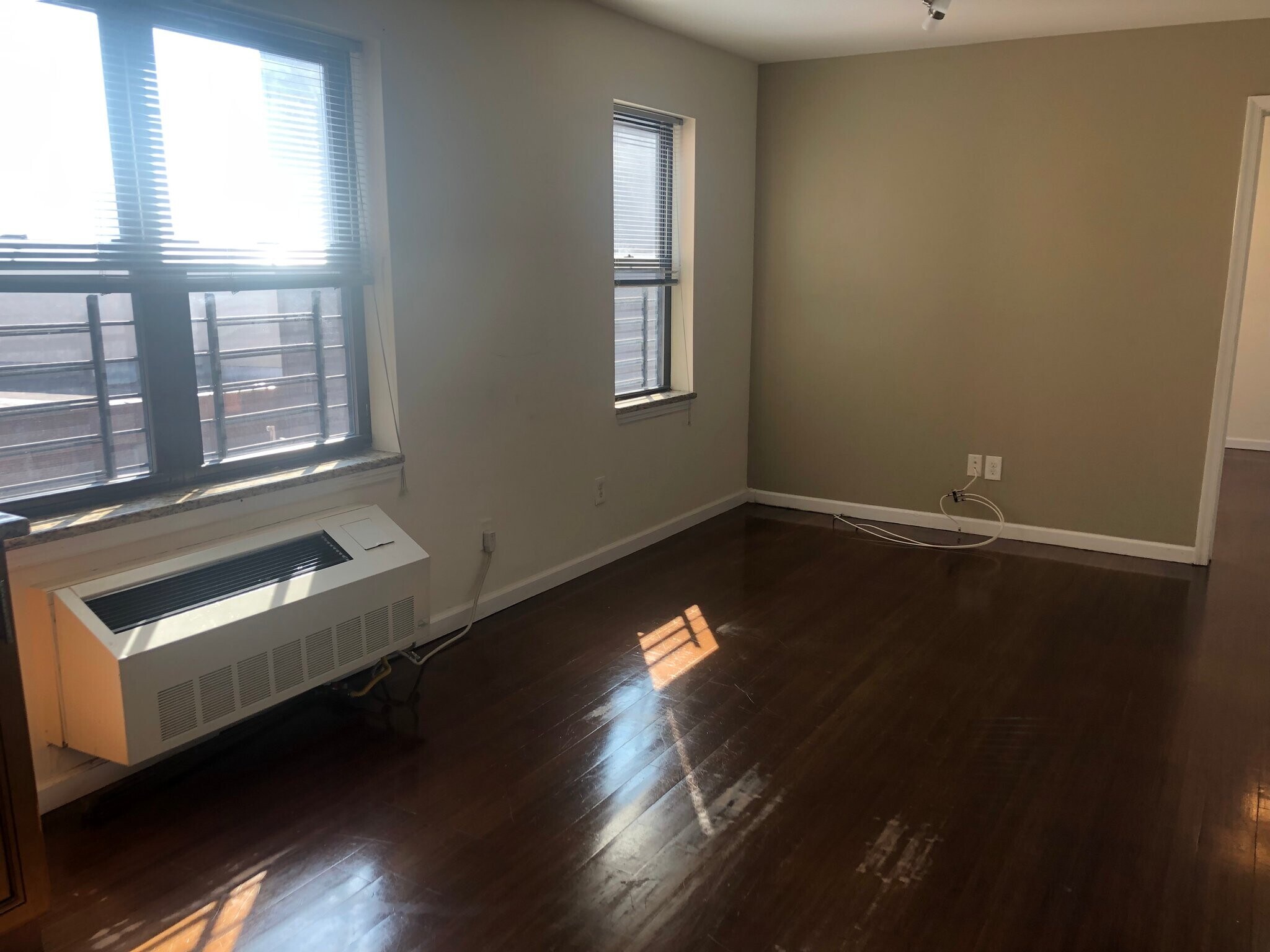 Building Photo - 529 54th St