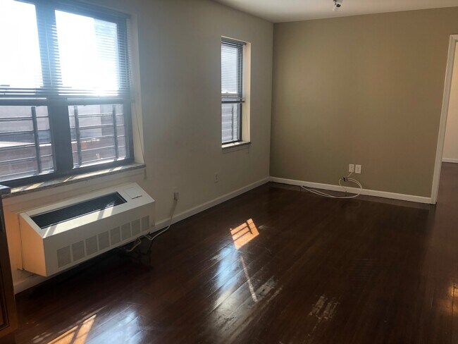 Building Photo - 529 54th St