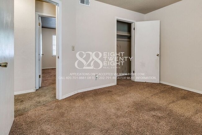 Building Photo - 3 Bedroom/1 Bath Single Family Home Just M...