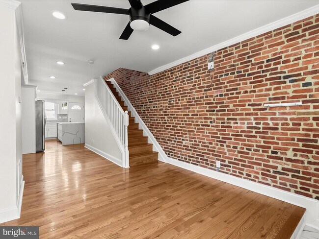 Building Photo - 404 N Robinson St