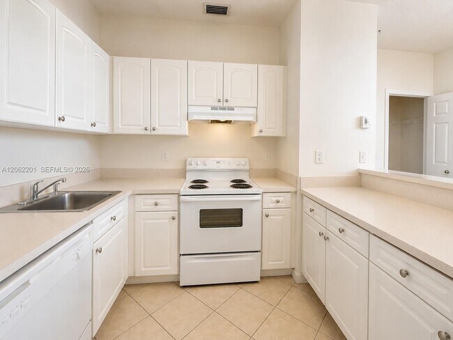 Building Photo - 2734 Bird Ave