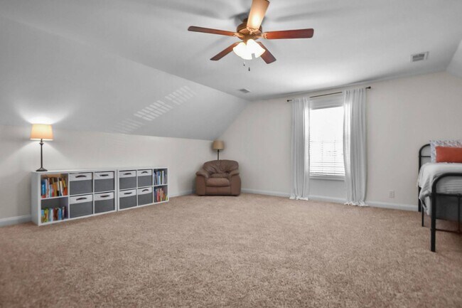 Building Photo - Pet Friendly Three Bedroom with Bonus!