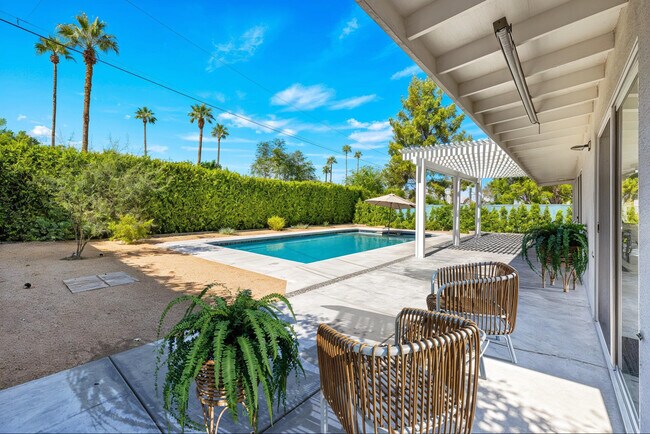 Building Photo - 37535 Melrose Dr