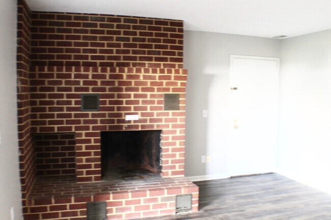 Building Photo - 2 bedroom Condo for rent! Available this A...