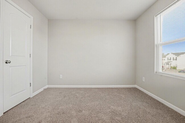 Building Photo - Beautiful 3-bedroom, 2.5-bath home in Greensboro