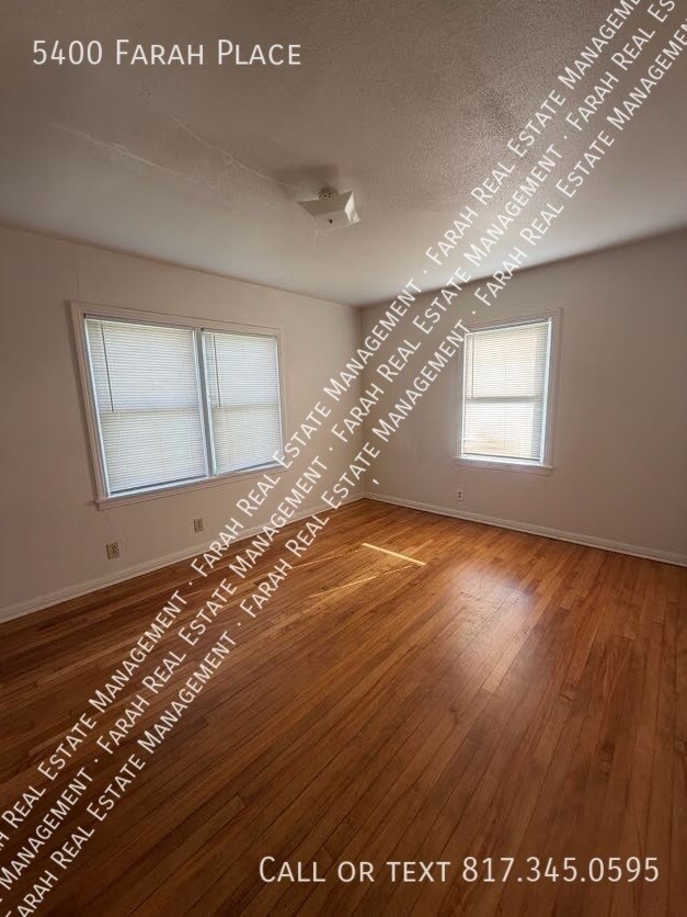 Building Photo - 5400 Farah Pl