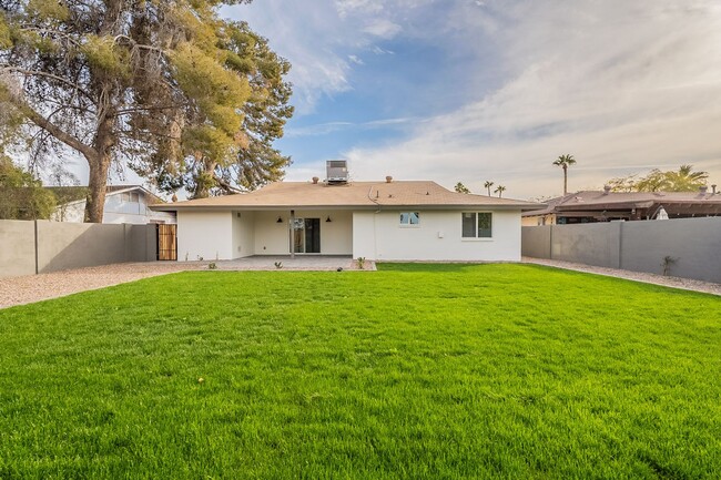 Building Photo - Stunning Clean Updated Home in Tempe!