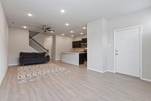 Building Photo - 2833 Bellflower Dr