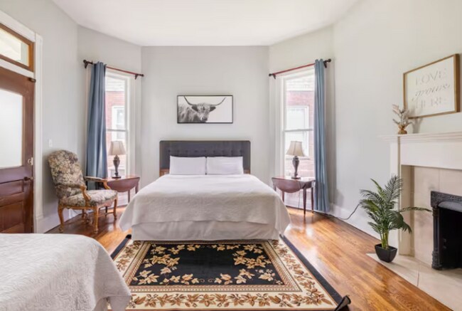 Building Photo - Beautiful Furnished 3 Bedroom Shelby Ave Home in East Nashville
