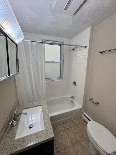 Building Photo - 97 Marion St