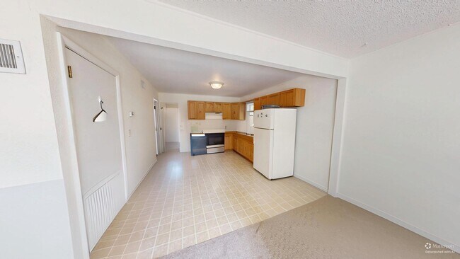 Building Photo - 102 W Windjammer Rd