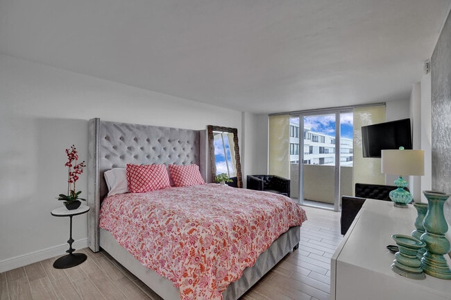 Building Photo - 3581 S Ocean Blvd