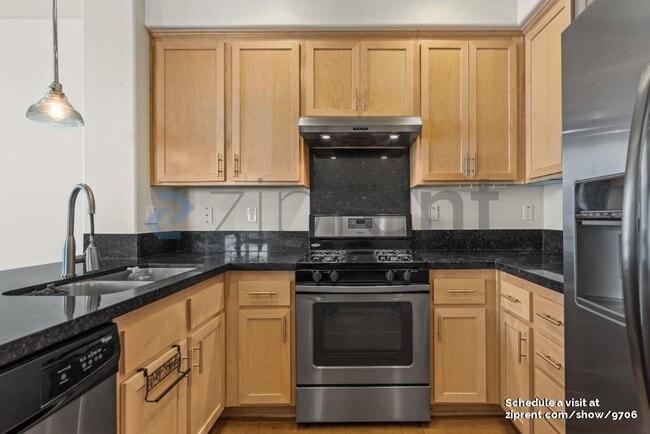 Building Photo - 1505 Coyote Creek Way