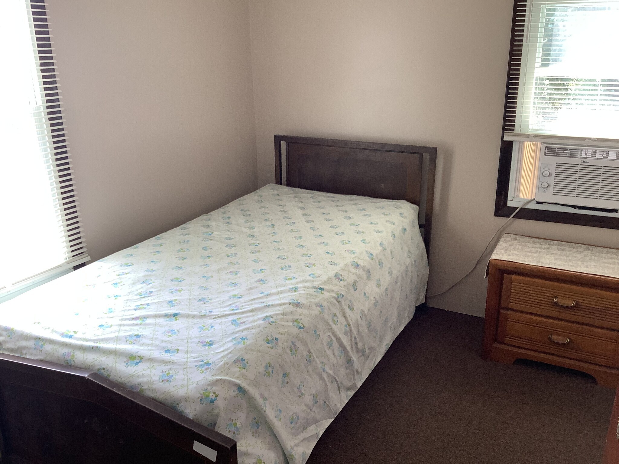 Building Photo - 5077 W Lake Rd