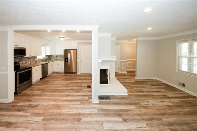 Building Photo - 1616 W Kellogg Cir