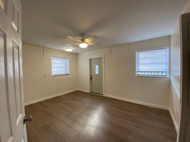 Master bedroom with separate additional entry - 6237 SE Lake Circle Dr
