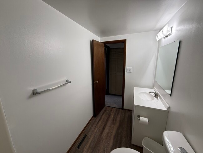 Building Photo - 108 Roberts Dr