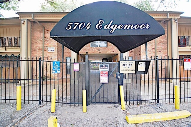 Building Photo - 5704 Edgemoor Dr
