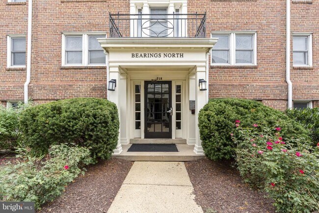 Building Photo - 718 S Washington St