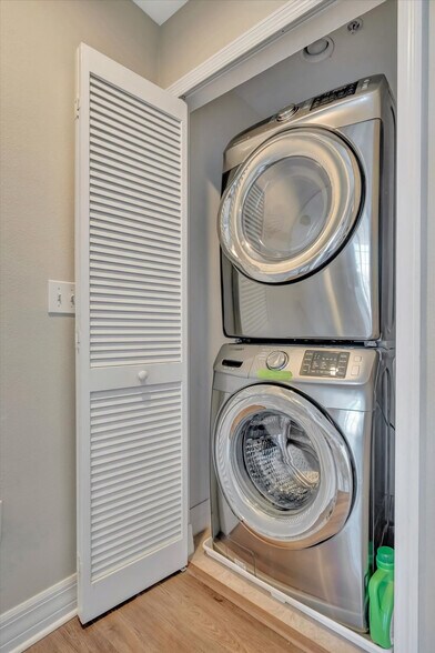 Building Photo - 3252 Mangrove Point Dr