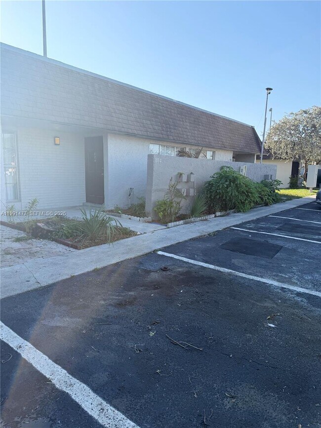 Building Photo - 804 SW 73rd Ave