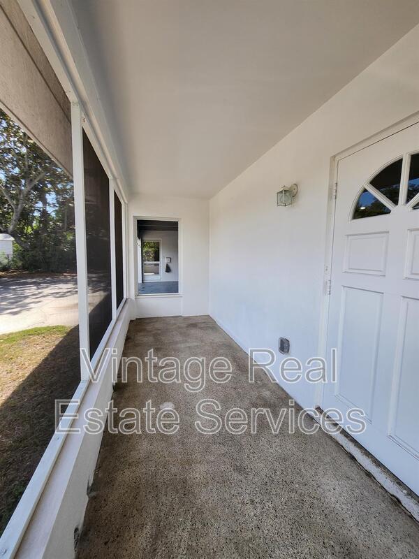 Building Photo - 304 S Mercury Ave