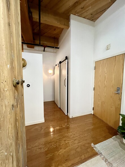Building Photo - 234 E Reservoir Ave