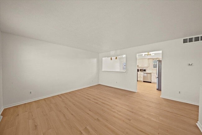 Building Photo - 2237 Wideview Dr